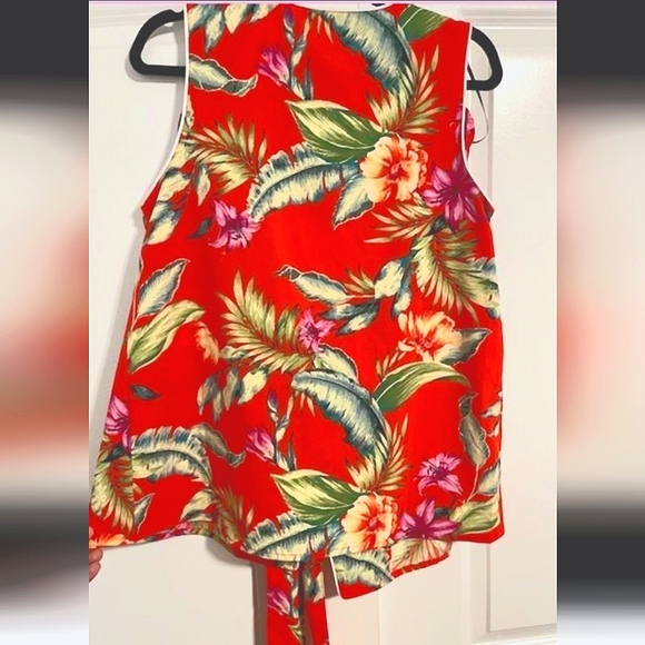 Forever 21 Floral Wrap - Picture 3 of 4